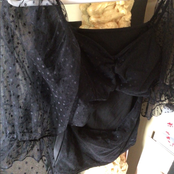 Cut out blouse - Picture 5 of 6